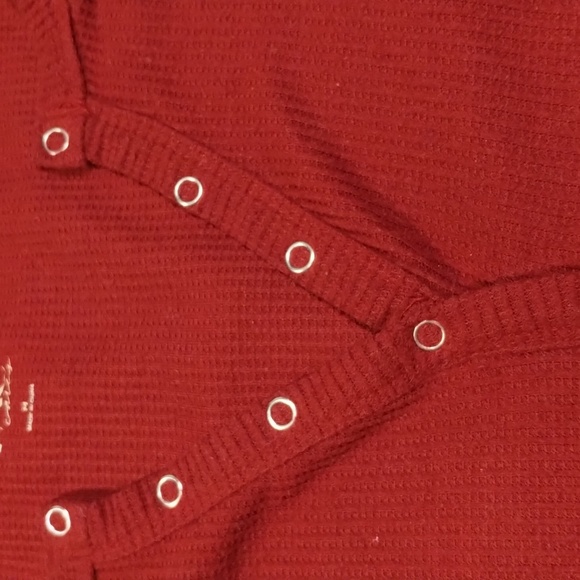 PAC cares vneck croptop size medium - Picture 3 of 4